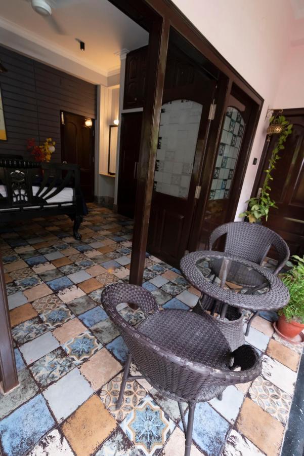 J'S Nest Hotel โกลกาตา ภายนอก รูปภาพ