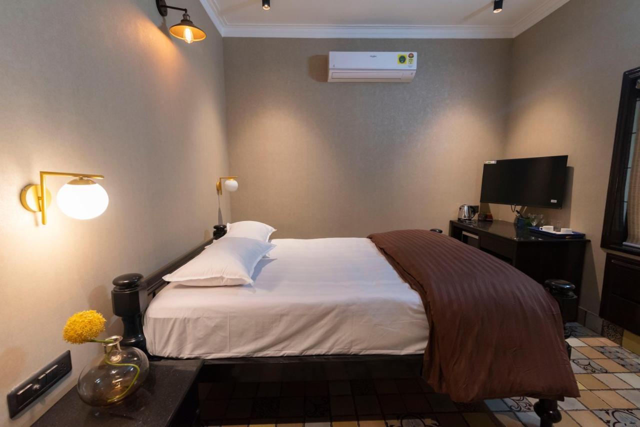 J'S Nest Hotel โกลกาตา ภายนอก รูปภาพ