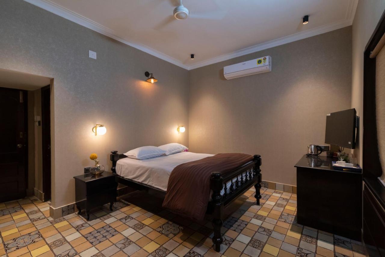 J'S Nest Hotel โกลกาตา ภายนอก รูปภาพ