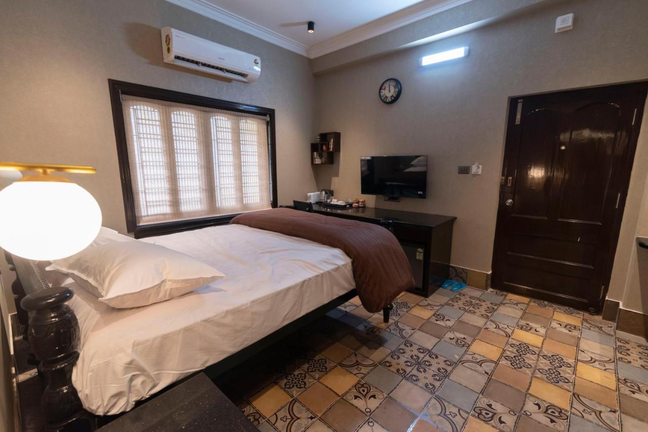 J'S Nest Hotel โกลกาตา ภายนอก รูปภาพ